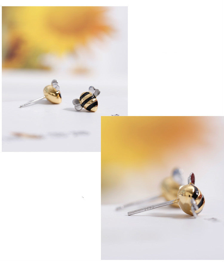 Bee stud earring