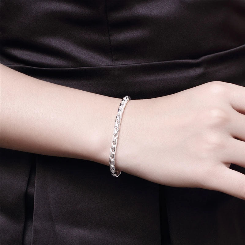 Sara BraceletsSPECIFICATIONS
Bracelets Type: Chain &amp; Link Bracelets
Main Stone: NONE
Certificate: YES
Item Weight: 9.80g
Metals Type: silver
Metal Stamp: 925,Sterling
Style: CChic ForeverSara Bracelets