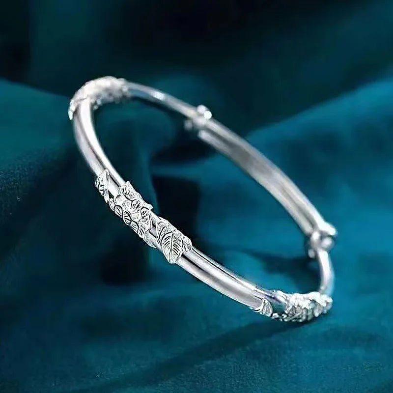 Abi BraceletSPECIFICATIONS

Metals Type: silver

Metal Stamp: 925,Sterling

Certificate: YES

Shape\pattern: Geometric

Is Resizable: YesChic ForeverAbi Bracelet