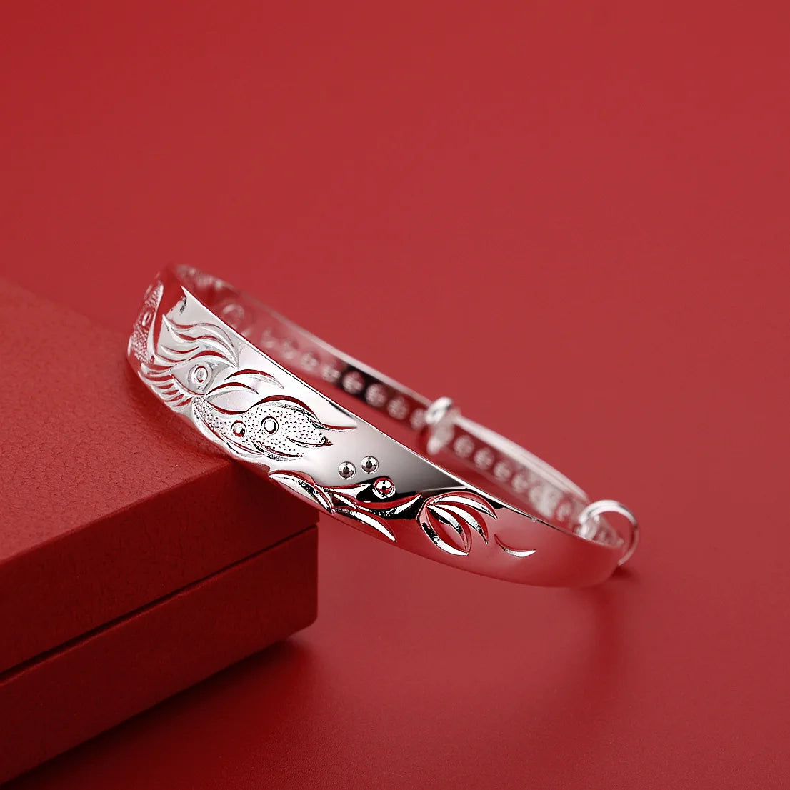 Phoenix braceletsSPECIFICATIONS
Metal Stamp: 925,Sterling
Style: Classic
Is Resizable: Yes
Metals Type: silver
Item Weight: 11g
Bracelets Type: Cuff Bracelet
Shape\pattern: AnimalChic ForeverPhoenix bracelets