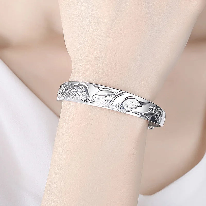 Phoenix braceletsSPECIFICATIONS
Metal Stamp: 925,Sterling
Style: Classic
Is Resizable: Yes
Metals Type: silver
Item Weight: 11g
Bracelets Type: Cuff Bracelet
Shape\pattern: AnimalChic ForeverPhoenix bracelets