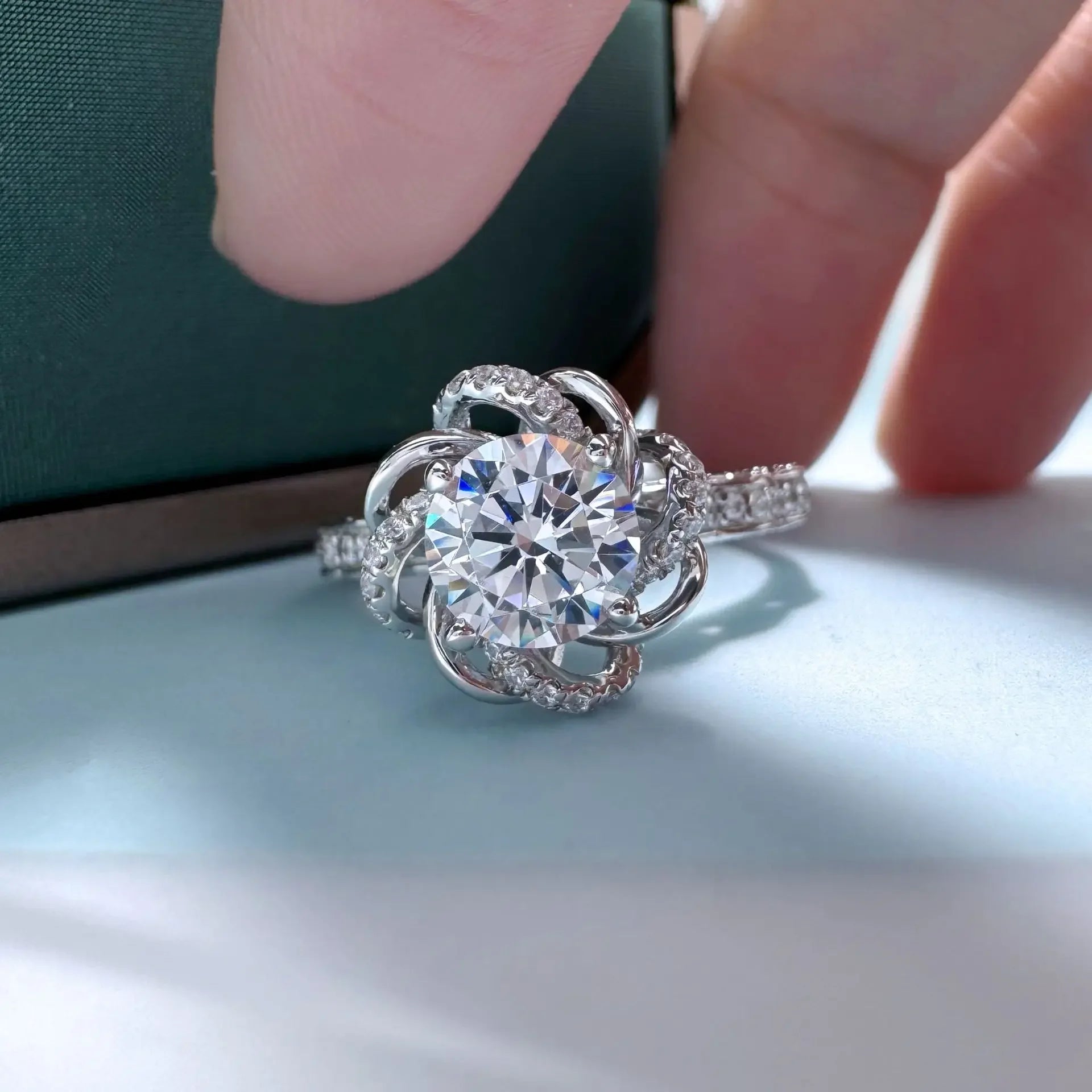 Gabriela Diamond RingSPECIFICATIONS
Certificate: YES
Main Stone: Diamond
Diamond Clarity: VVS1
Metals Type: white gold
Side Stone: Diamond
Stamp: PT950 D1.0CT
Item Weight: 10g
color: D BChic ForeverGabriela Diamond Ring