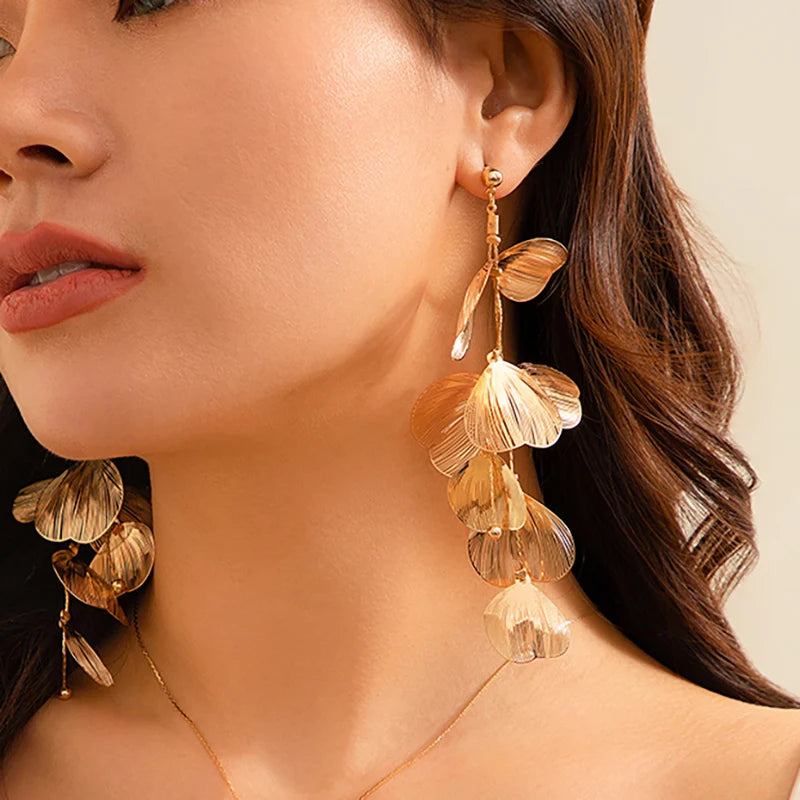 Flower Petal EarringsSPECIFICATIONS
Metals Type: Copper Alloy
Earring Type: drop earrings
Shape\pattern: RoundMaterial: CopperQuantity: 1Pair
Color: Gold/Sliver ColorSize: As Picture SizChic ForeverFlower Petal Earrings