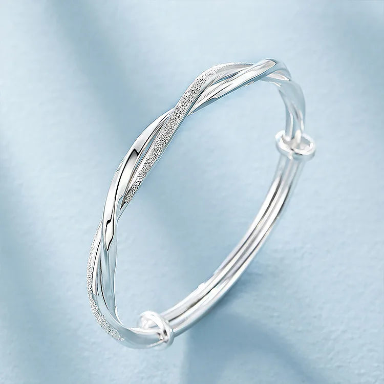 Abi BraceletSPECIFICATIONS

Metals Type: silver

Metal Stamp: 925,Sterling

Certificate: YES

Shape\pattern: Geometric

Is Resizable: YesChic ForeverAbi Bracelet