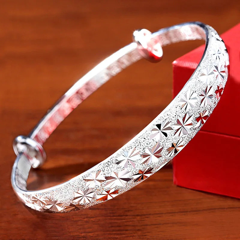 Abi BraceletSPECIFICATIONS

Metals Type: silver

Metal Stamp: 925,Sterling

Certificate: YES

Shape\pattern: Geometric

Is Resizable: YesChic ForeverAbi Bracelet